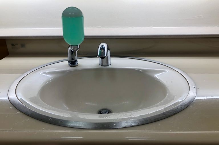 安全で美味しい水を家庭に届ける浄水器の選び方とメンテナンスの極意