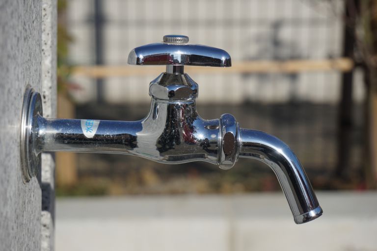 安全でおいしい水を守るための浄水器選びと賢いメンテナンスガイド